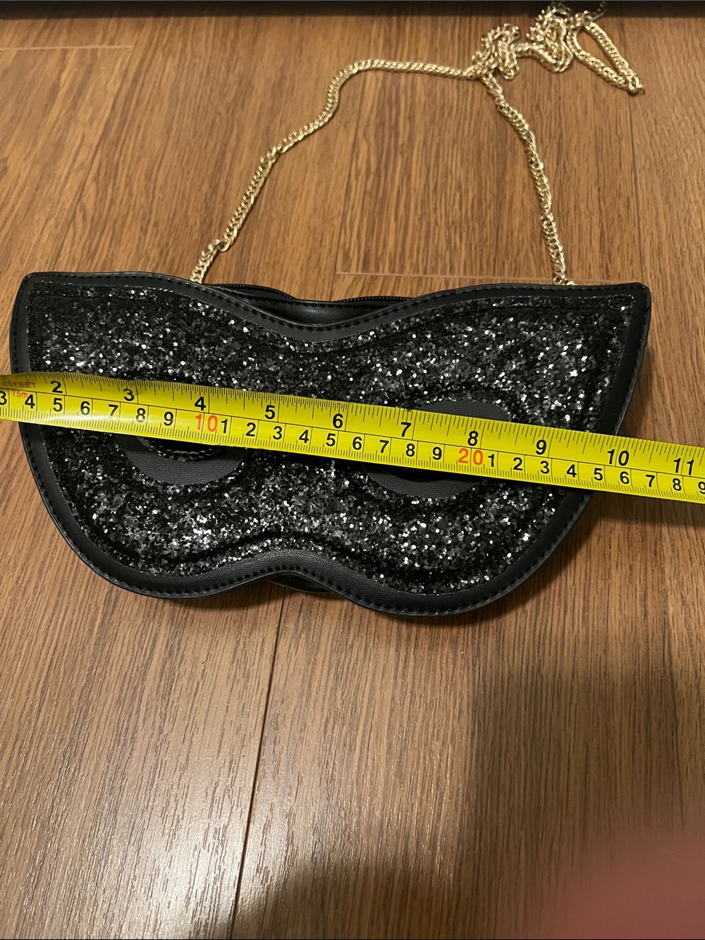 2490# Black Mask-Shaped Crossbody Bag with Gold Chain - Picture 10 of 11